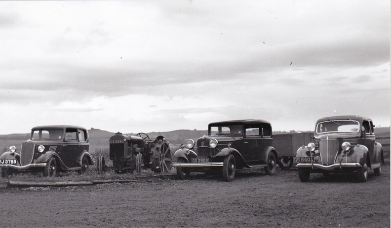 Ford fleet at Lochton 1932.jpg